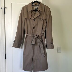 Christian Dior Monsieur vintage trench coat in ‘mushroom’ color . Size 40R